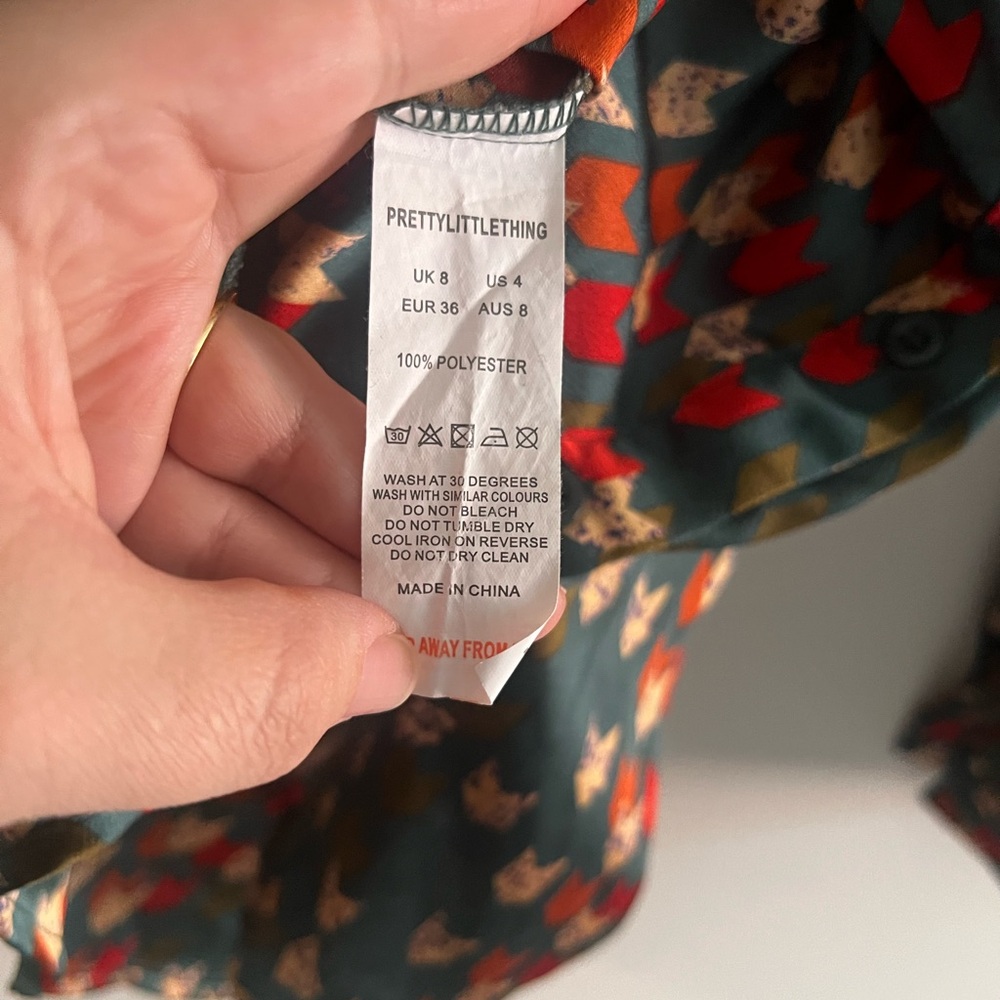 PrettyLittleThing Print Button Down Blouse Green Long Sleeve Top Size 4 - Picture 3 of 5